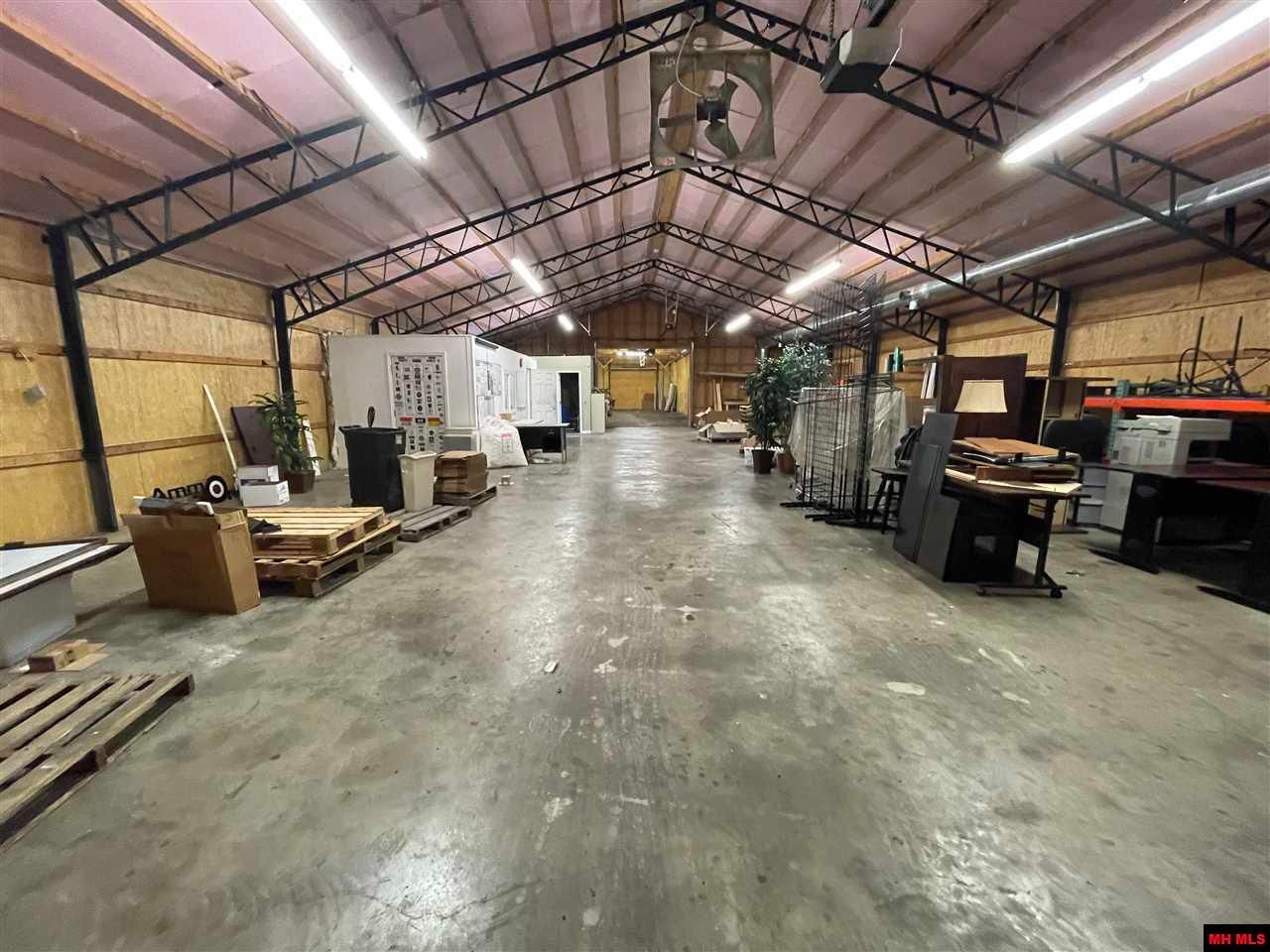 223 Marion County 7015, Flippin, AR 72634